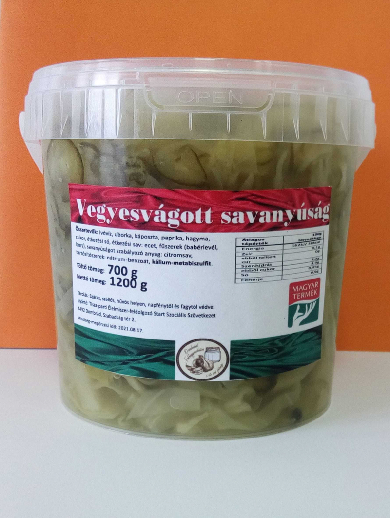 Vegyes-vágott savanyúság