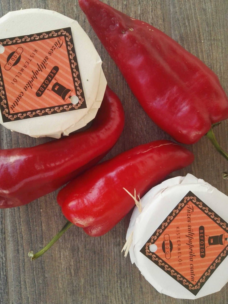Tüzes sültpaprika csatni