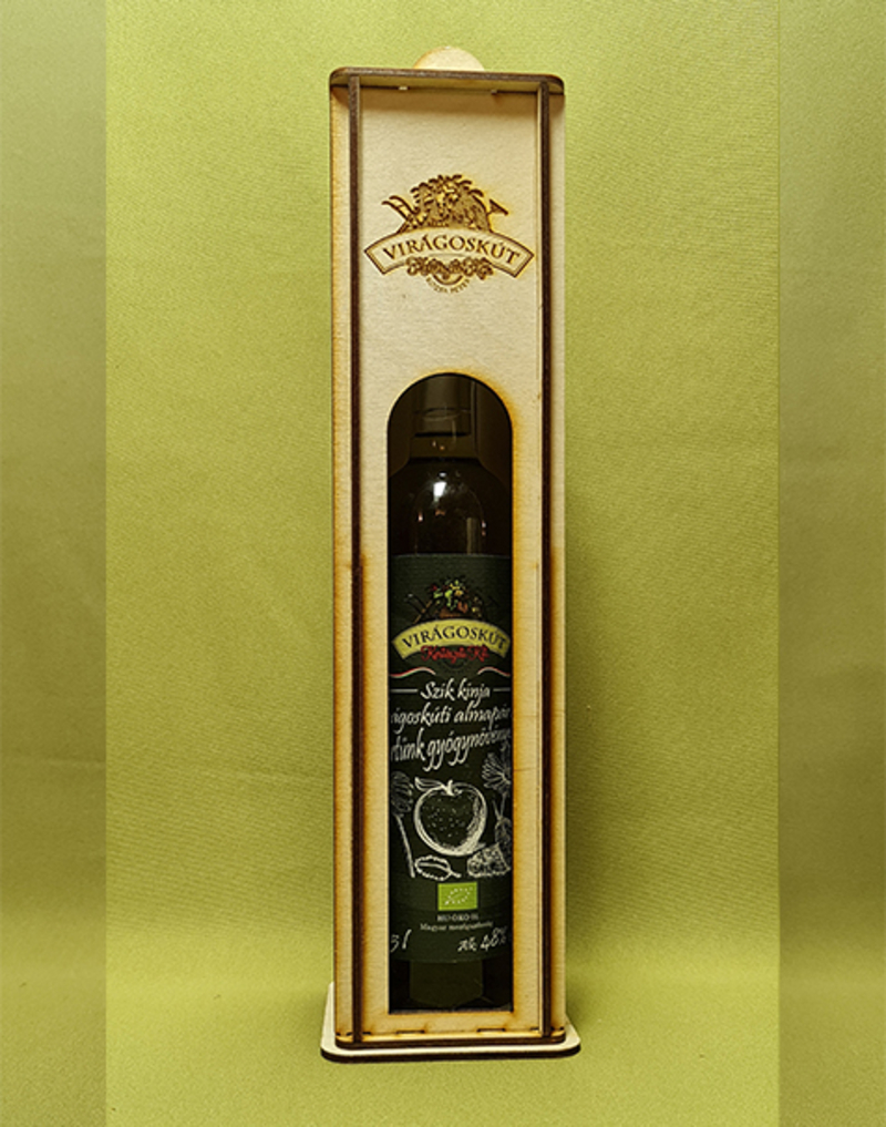 Szík kínja -Virágoskúti bio almapárlat kertünk gyógynövényeivel- 500ml 48%, díszdobozban